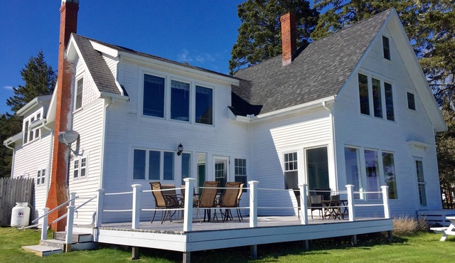 Oceanfront -10 rm-6 BR-2BA - Sleeps 15 lg deck - outdoor shower- Beach
