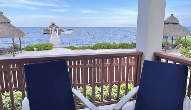 Oceanfront 2 bed/2 bath Velento#4, private dock/beach/pool/free paddle boards