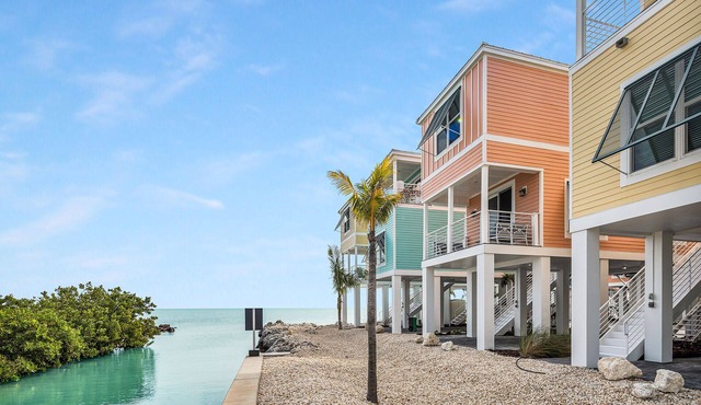 Oceanfront 2bedroom home with sweeping ocean views!