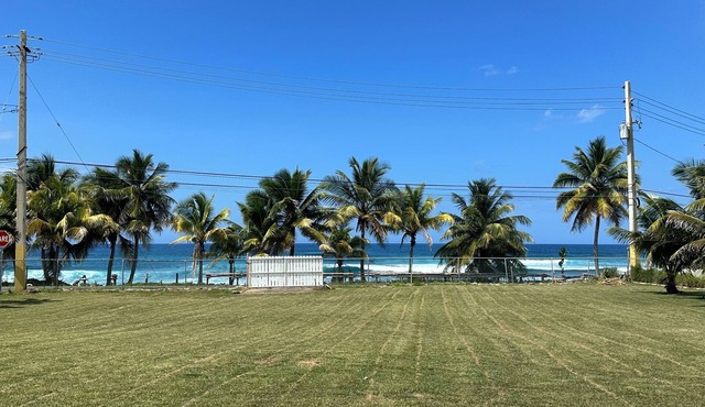 OCEANFRONT 3-bedroom private with WiFi and AC in Cueva del Indio Arecibo