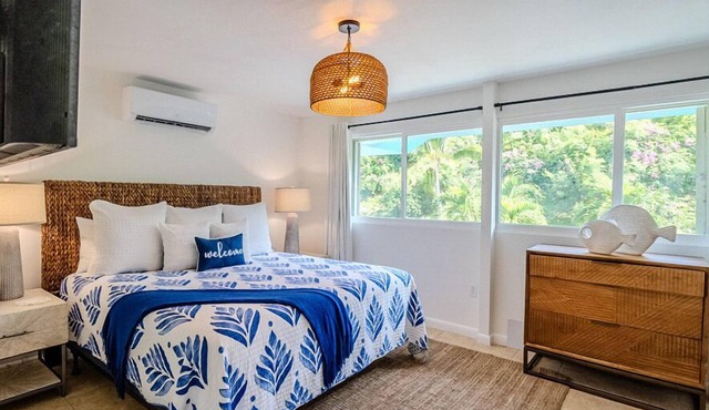 Oceanfront, 3 POOLS, Central Location, Generator!