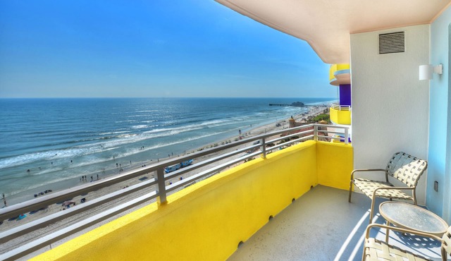 Oceanfront 3BD-2BA, Sleeps 10 - walk to Main Street
