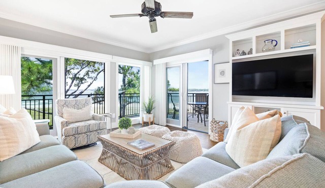 Oceanfront, 4th Floor, Updated, Open Plan & Super Stylish