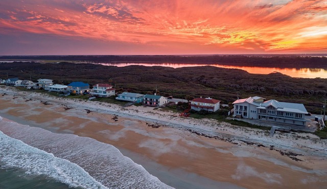 Oceanfront 4BR Home w/Direct Beach Access-The Beach Bum