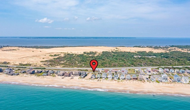 Oceanfront 5 bedroom in Nags Head, NC Outer Banks. Art lovers home.