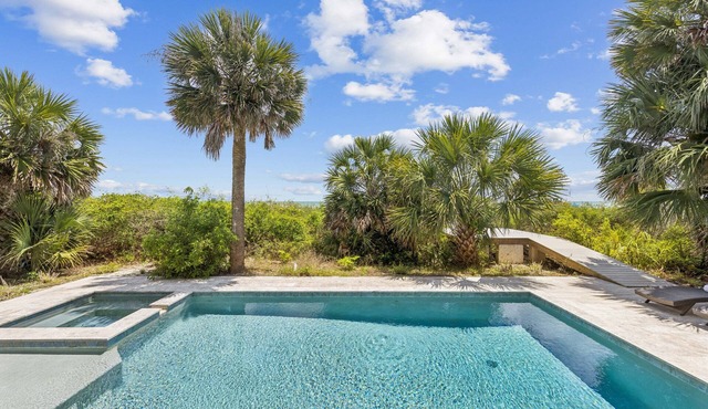 Oceanfront 5BR , Private Pool, Sleeps 13, Upper Balcony Views, in Forest Beach
