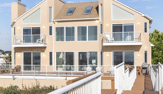 Oceanfront 6-BR Beach House W/Pool & Hot Tub Facing the Ocean- Last Min Deals!