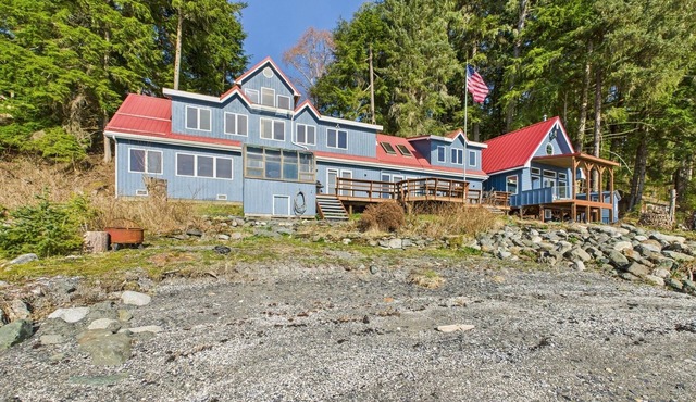 Oceanfront | 7BR w/Firepit, King Beds & Whales