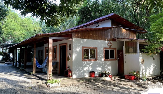 Oceanfront Artistic Escape in Cabuya