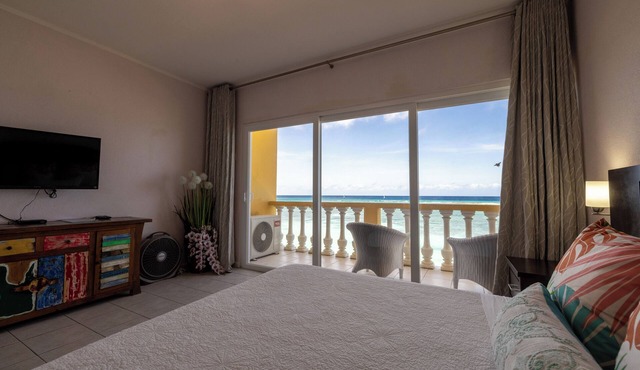 Oceanfront Beach Chalet w Spectacular View