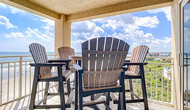 Oceanfront Bliss at Palm House 6A/Stunning Views, Private Balcony & Pool