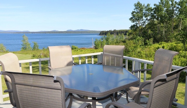 Oceanfront Cape on Newbury Neck, Surry. Stunning Views of Acadia Nat'l Park