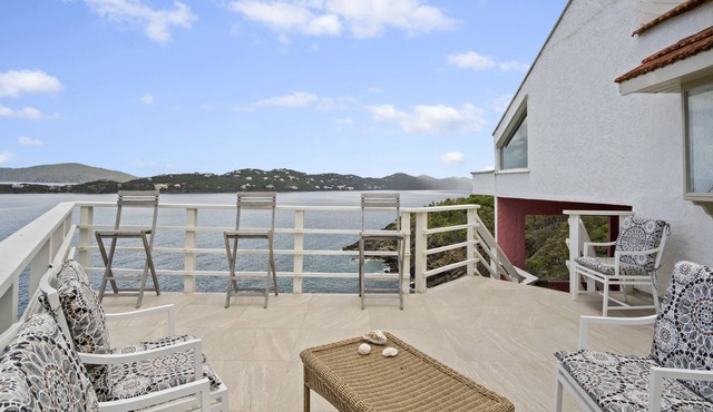 Oceanfront Cliffside Home! 4 Min Walk to the Beach