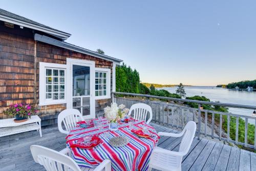 Oceanfront Cottage w/Deck 2 Mi to Boothbay Harbor