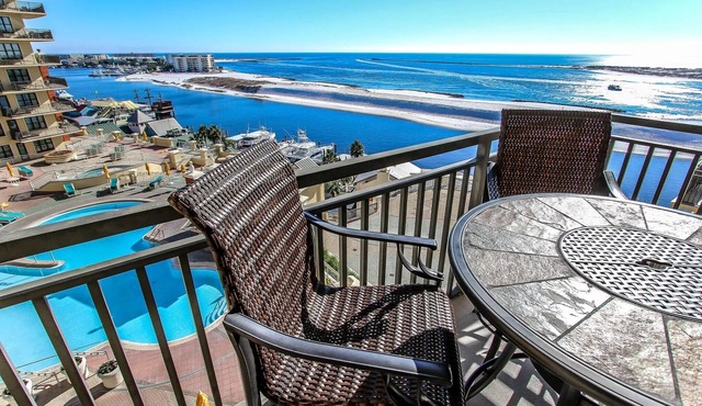 Oceanfront Condo at Emerald Grande-3BR condo w/view of the Destin Harbor & Gulf