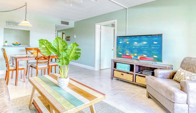 Oceanfront Condo In TOP Location. On The Beach And Steps To The Pier 🌅