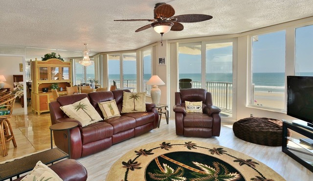 Oceanfront Condo-Non-Driving Beach-Pool-Free Wifi/Parking-Bikes-Beach Equipment.