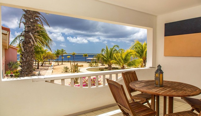 Oceanfront Condo, Pier Access to Popular Dive Site!