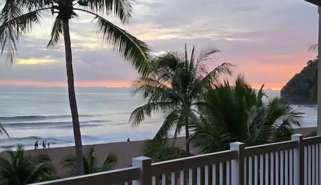 Oceanfront Condo Sunset Balcony - Access Crocs resort - Direct Beach Access -