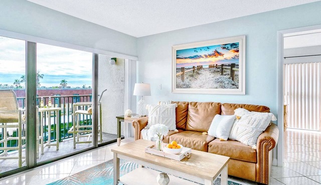 Oceanfront Condo With Balcony. Steps From The Pier. Prime Location 🌊