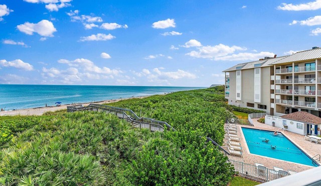 Oceanfront Condo with Panoramic Ocean Views on S. Hutchinson Island/Stuart