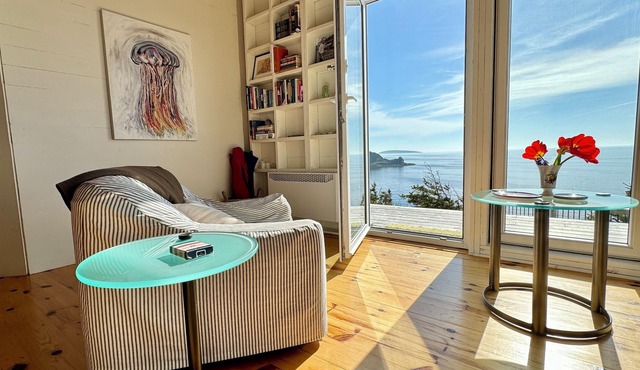 Oceanfront Cottage with Stunning Views 2 min. to Beach, near Cabot Trail & Park