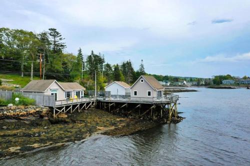 Oceanfront Cottage & Studio on Mill Cove w/Water Views, Deck - Walk Downtown