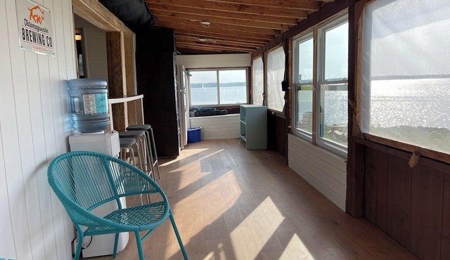 Oceanfront Cozy 2 bed Cottage in Brule Shore, pet friendly, firepit, heat/AC