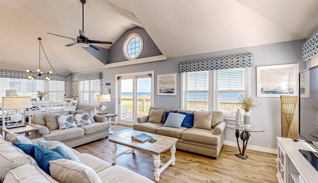 Oceanfront dog-friendly home with private hot tub, ocean-view sundecks, AC & W/D