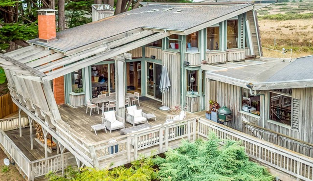 Oceanfront Elk House Bluff View, Deck, Near beach