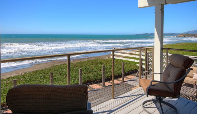 Oceanfront Escape: 4 BR, 3 BA Condominium in San Simeon, Sleeps 10