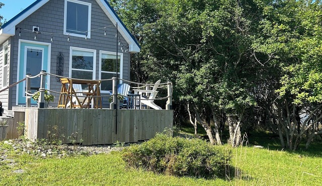 Oceanfront glamping in beautiful bunkie 15 minutes from historic Shelburne NS