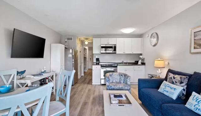 Oceanfront HHI Condo - Cozy 1BR 1BA Retreat!