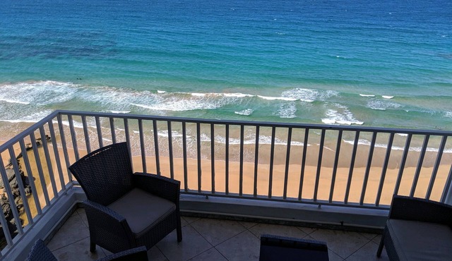 Oceanfront, Hear waves 24/7, 2 bedroom condo w full kitchen, Prime location