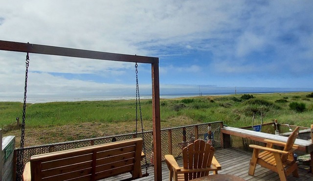 Oceanfront Home -Beach Path-Great Views-Kid/Dog Friendly-Fireplace-Deck-BBQ-WIFI