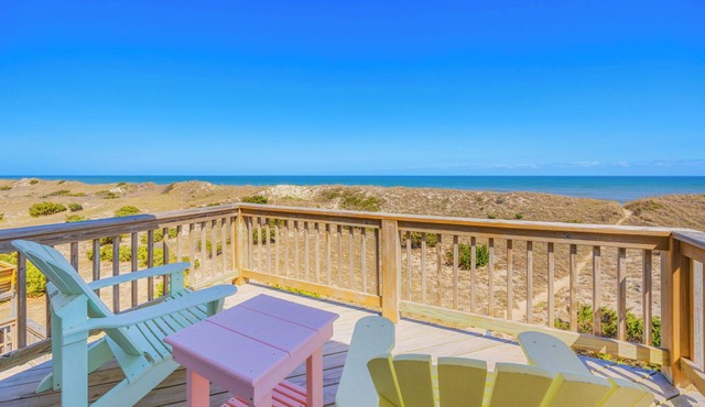 Oceanfront Home in Waves with Hot Tub, Smart TVs, Grill. Don't Waves Goodbye!
