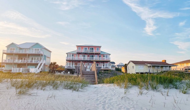 Oceanfront Home-Perfect Location on Emerald Isle-Dog Friendly-BOOKS 1 YEAR OUT
