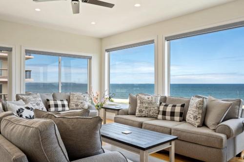 Oceanfront Home Beach Access Deck & Ping Pong