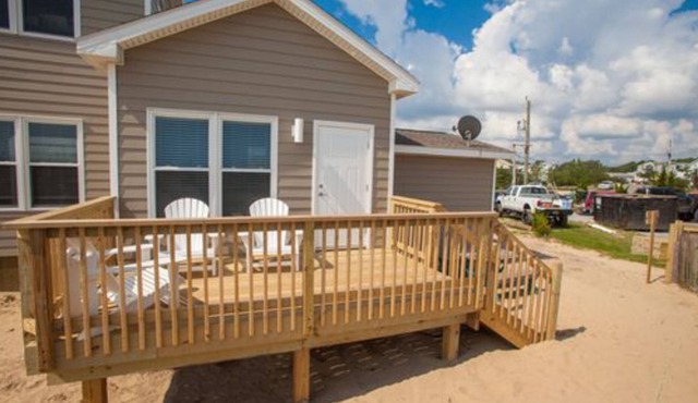 Oceanfront home w/balcony, deck, private washer/dryer, gas grill, beach views