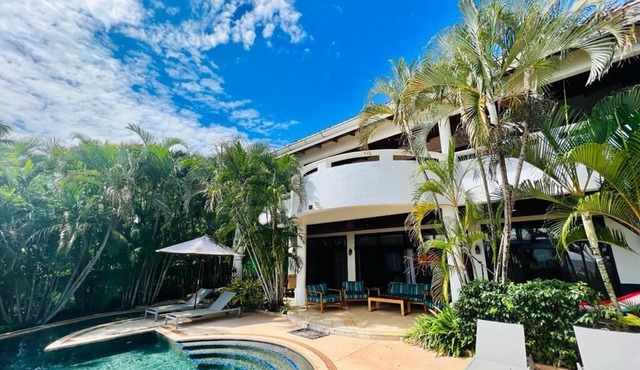 Oceanfront Home/Very Relaxing/Private Access to the Beach!