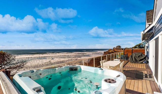 Oceanfront home with incredible Pacific view, private hot tub, deck grill & W&D