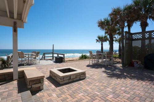 Oceanfront Hot Tub Putting Green Fire Pit
