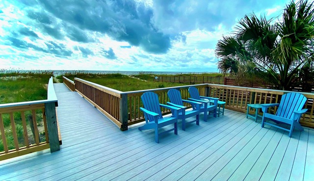 OCEANFRONT HOUSE AUG 8-15,15-22 LAST MIN DEALS! Private BEACH ACCESS, HUGE DECK!