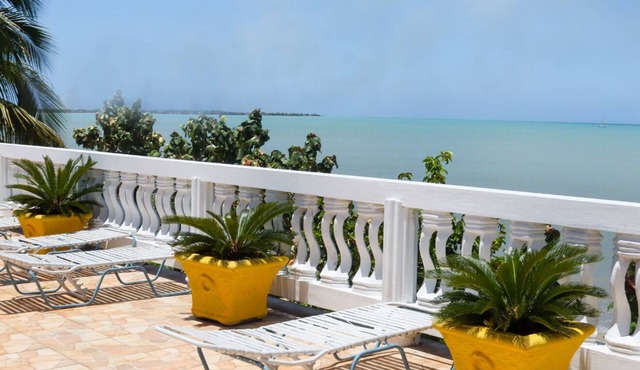 Oceanfront family Villa