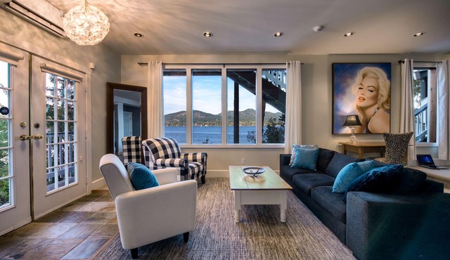 OCEANFRONT Luxurious Private Retreat on Stunning Sooke Basin!