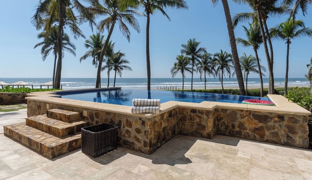 Oceanfront luxury apartment beach access