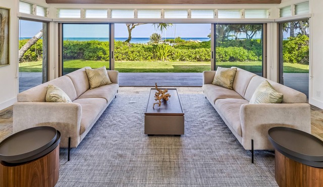 Oceanfront Luxury Home w/Hot Tub, A/C & Views of Lanikai Beach: Na Makana Villa