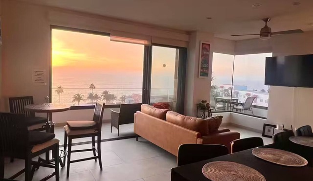 Oceanfront Luxury Penthouse w/Wrap-Around Views
