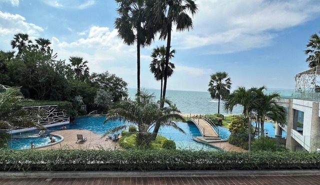 Oceanfront Luxury 2BR Condo with Private Beach and Pool [1 Minute to Beach ]