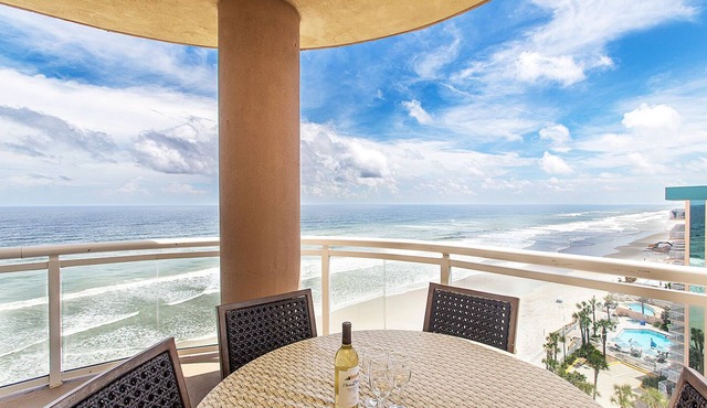 Oceanfront luxury 3 bed/bath suites, large balcony